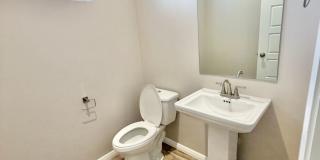 Gorgeous Desert Color Home with Internet Included! Gallery 15