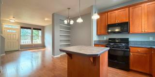 Bright 2-Bed, 2.5-Bath Beaverton Townhouse with Attached Garage & AC Gallery 7