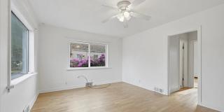 3bed/1 bath near Point Defiance Gallery 11