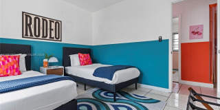 260 NE 45th St Gallery 17