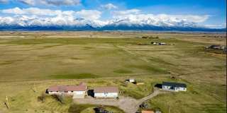 Large House with beautiful landscaping and mission mountain views Gallery 1