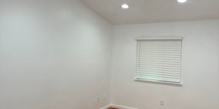 Stunning 3 Bed 3 Bath Duplex in Placentia with Open Floor Plan and Vaulted Ceilings. Gallery 56