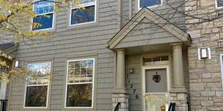 Beautiful 3 Br / 2.5 Ba TH w/ Granite Counters, Hdwd Flrs, 2 Car Garage in Eden Prairie! Gallery 1
