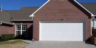 2 bed, 2 bath, 2 car garage ranch style townhouse in N. Knoxville w/ fenced yard Gallery 1