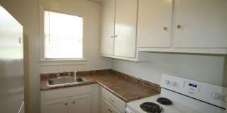 Charming 1BR duplex. Walk to 9th St. and DUKE! Gallery 5