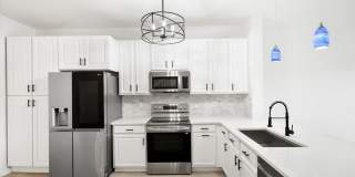 7492 RED CRANE Lane Gallery 1