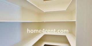 Nearly New Luxury Home in Blue Valley Schools! Gallery 20