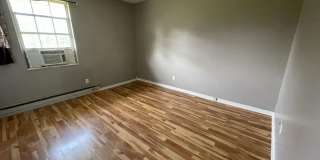 Very well kept 3 bedroom, 1.5 bath with One Car Garage and Nice Back Yard Gallery 7