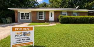 4BED 1.5 bath home with fenced in yard move in special Gallery 1