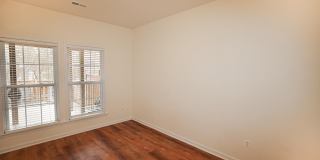 22090 AVONWORTH Square Gallery 4