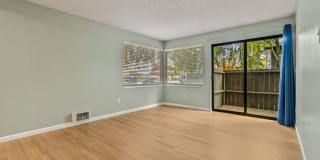 2 Bedroom 2 bath in the Heart of Ballard Gallery 6