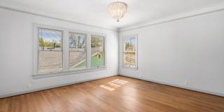 331 W ELSMERE PL 102 Gallery 17