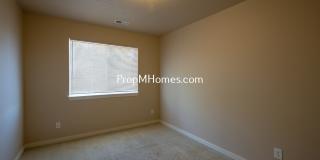 Three Bedroom Townhome in Great Canby Neighborhood! Gallery 13