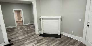 2 Bedroom Home with Fenced in Backyard! Gallery 5
