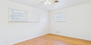 Spacious 4 bedroom rental ~ 4308 S Jackson Gallery 13