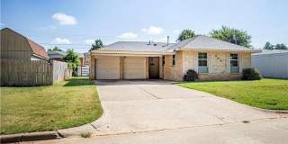 Charming 3-Bedroom / 2-Bathroom Home Next to Ray Trent Park! Gallery 1
