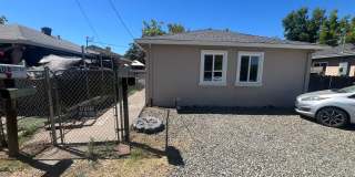 2 Bedroom, 1 Bathroom Roseville Cottage for Lease. Gallery 1