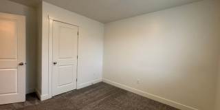 SPACIOUS HOME FOR RENT! Gallery 22