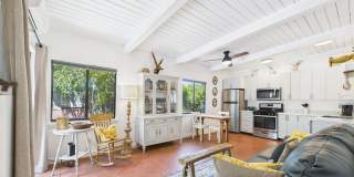 Fully Furnished 1 Bedroom Condo Gallery 10