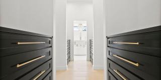 Luxury 5-Bedroom Home on 5 Acres | Pet-Friendly | Flexible Lease Terms Gallery 9