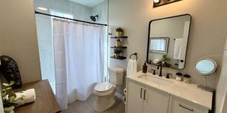 Fully Furnished And Updated 4 bedroom 2 bath house for Lease Gallery 7