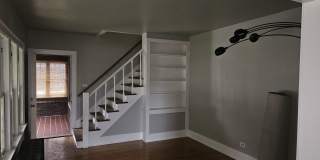 Beautiful and spacious 5 Bedroom 1.5 Bath House in Lansing, IL MUST SEE Gallery 5