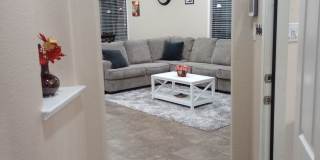Room in 3 Bedroom Home at Arabian King Gallery 6