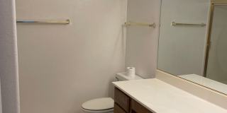 3rd floor with balcony - Boulder City Gallery 12