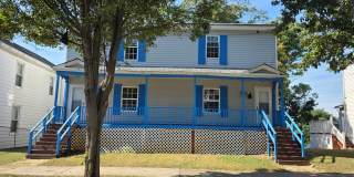 For Rent - 3 Bedroom, 1.5 Bath Duplex Gallery 1