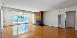 Charming 3 bedroom 2 bath townhouse Gallery 1