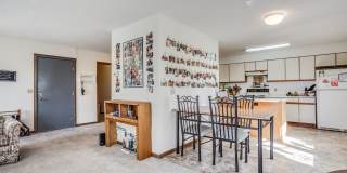 Spacious 5 Bedroom, 2 Bathroom Unit - Close to Campus! Gallery 4