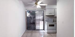 3 Bedroom Townhouse with a 2 car garage and a middle courtyard area Gallery 17