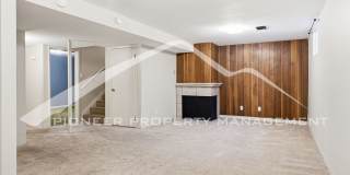 Spacious Townhouse with Washer/Dryer and Central AC Gallery 23