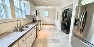 3 Bed, 2 Bath Home w/ Fenced Backyard Gallery 4