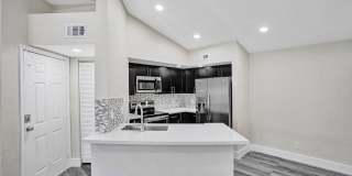 2BED/1BATH renovated apartment ready to MOVE IN! Gallery 16