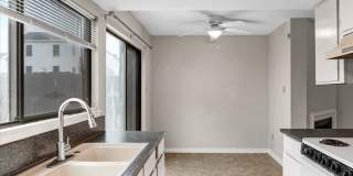 Cobblestone Townhouse - End unit close to parking Gallery 26