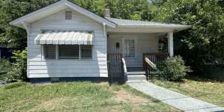 Freshly painted 2 bedroom 1 bath house- Pet Friendly! Gallery 1