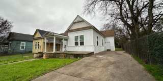 Large 3 Bedroom House w/ Fenced Yard! Gallery 5