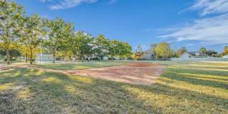 Centrally Located Home in Richmond Hill Gallery 42