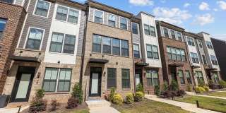 Room in 3 Bedroom Townhome at Broad River Ln Gallery 1