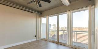 Excellent and newly refreshed Uptown 8th floor condo in the Courtside complex. Gallery 9