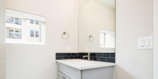 Modern 3 bed / 4 bath, 3 story townhome! Gallery 34