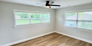 Downtown Clermont - Beautifully Renovated 2-Bed/1-Bath Upstairs Unit with Stunning Lake Minneola Views- Gallery 41