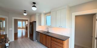 UPDATED LARGE BRIGHT 1250sf 2BR/1BA/1GR Crocker Home  AVAILABLE NOW Gallery 24