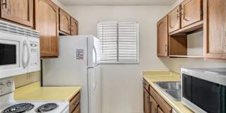 Easy Living Starts Here | 2 Bedroom Lakeside Condo Gallery 12