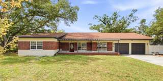 Spacious 4BR Corner Lot Home in Temple Terrace – Fenced Yard & 2-Car Garage Gallery 1