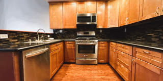 Lovely 3 bedroom/3.5 bath townhome in prime location! Gallery 1