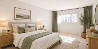 Spacious & Bright 3BR Condo with Bonus Room, Secured Parking & Hollywood History! Gallery 4