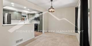 Stunning Townhouse with Washer/Dryer and Central AC Gallery 8
