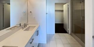 Luxury Townhome Centrally Located in Silverlake! Gallery 11